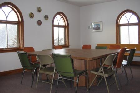 A photograph of the conference room.